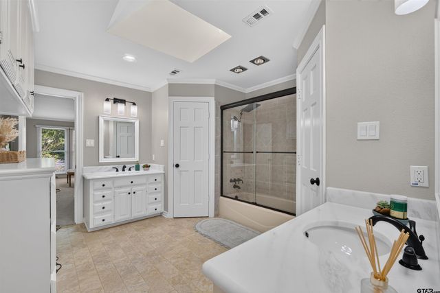 6401 Hollytree Circle, Tyler, TX 75703
