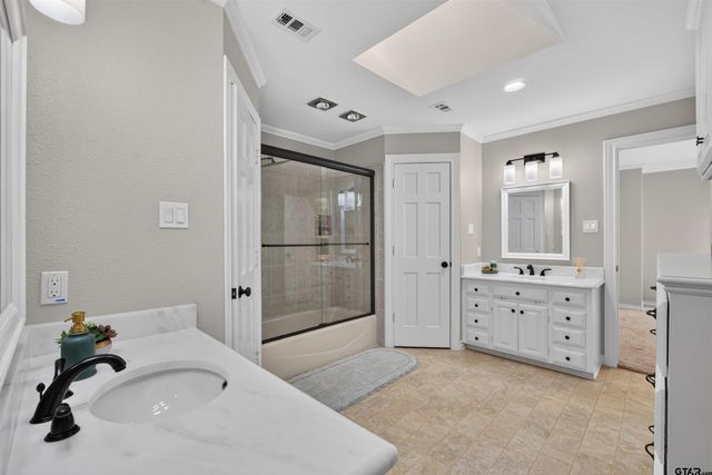 6401 Hollytree Circle, Tyler, TX 75703