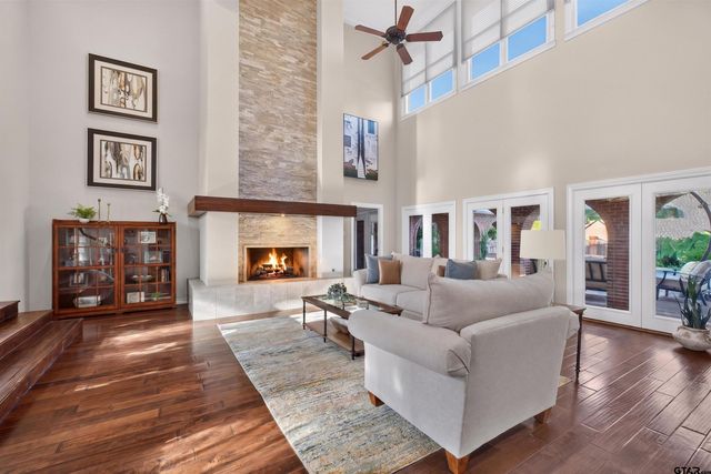 6401 Hollytree Circle, Tyler, TX 75703