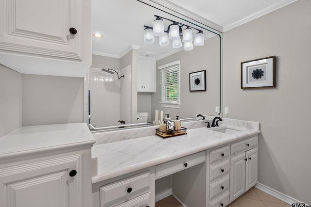 6401 Hollytree Circle, Tyler, TX 75703