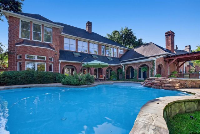 6401 Hollytree Circle, Tyler, TX 75703