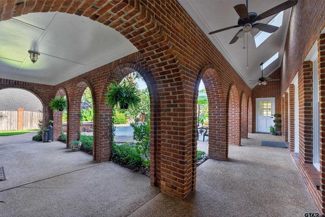 6401 Hollytree Circle, Tyler, TX 75703