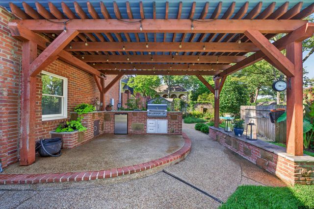 6401 Hollytree Circle, Tyler, TX 75703