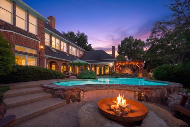 6401 Hollytree Circle, Tyler, TX 75703