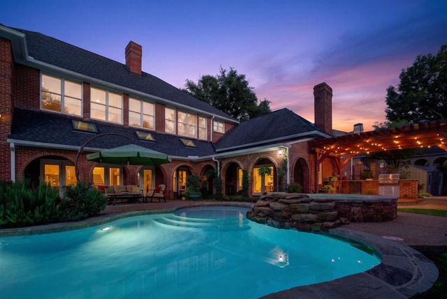 6401 Hollytree Circle, Tyler, TX 75703