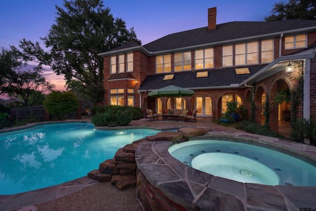 6401 Hollytree Circle, Tyler, TX 75703