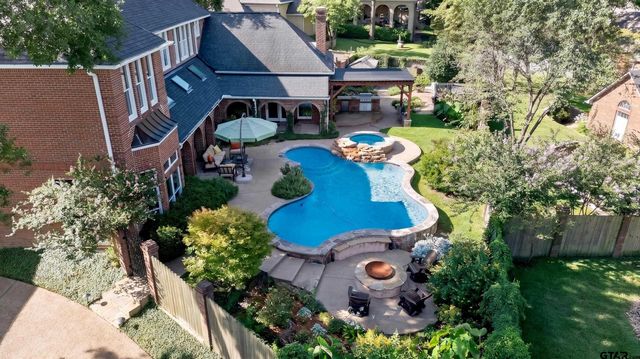 6401 Hollytree Circle, Tyler, TX 75703