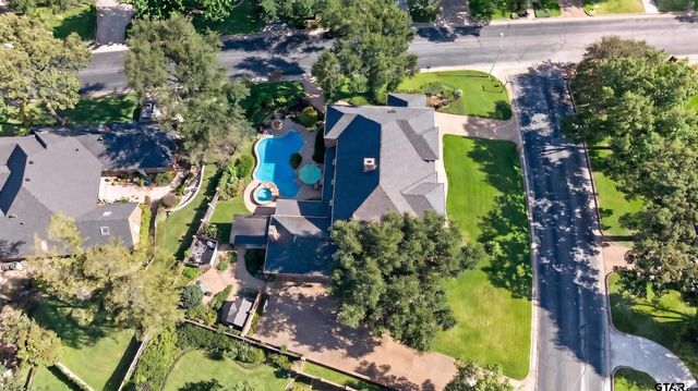 6401 Hollytree Circle, Tyler, TX 75703