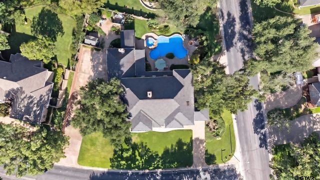 6401 Hollytree Circle, Tyler, TX 75703