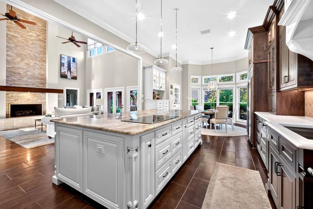 6401 Hollytree Circle, Tyler, TX 75703