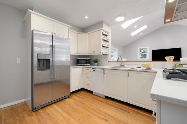 7 Namquid Drive, Middletown, RI 02842
