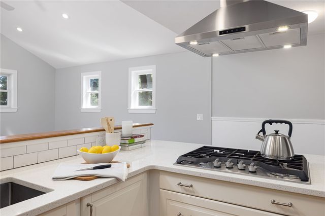 7 Namquid Drive, Middletown, RI 02842