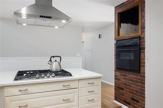7 Namquid Drive, Middletown, RI 02842