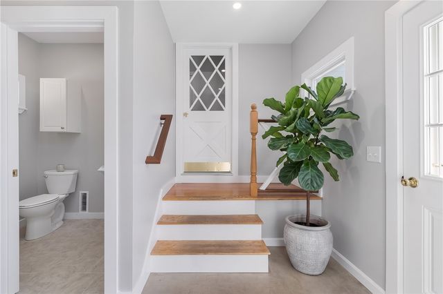7 Namquid Drive, Middletown, RI 02842