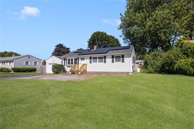 7 Namquid Drive, Middletown, RI 02842