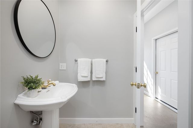 7 Namquid Drive, Middletown, RI 02842
