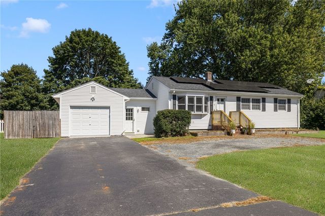 7 Namquid Drive, Middletown, RI 02842