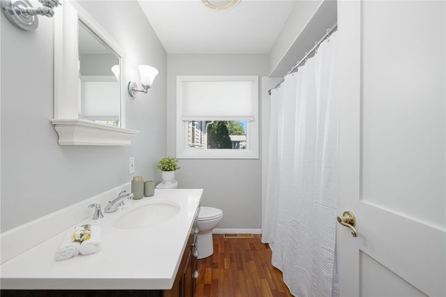 7 Namquid Drive, Middletown, RI 02842
