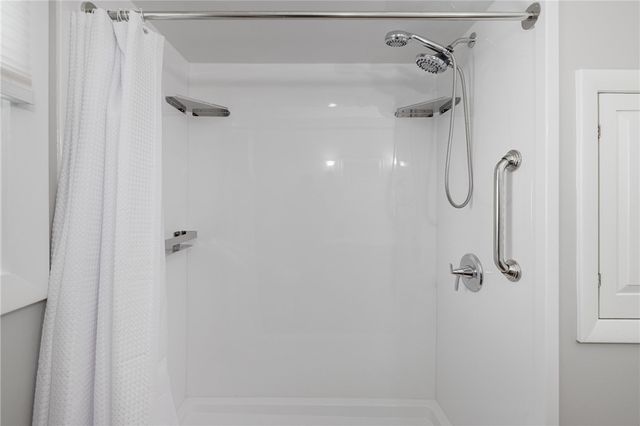 7 Namquid Drive, Middletown, RI 02842