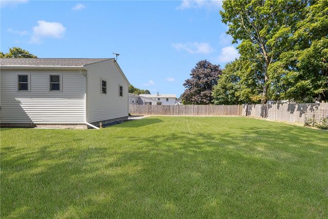 7 Namquid Drive, Middletown, RI 02842