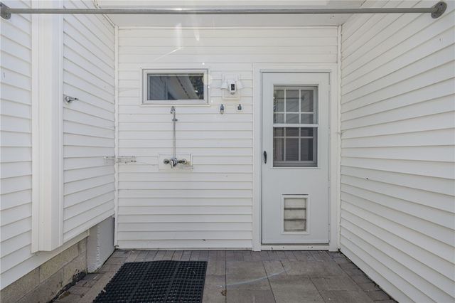 7 Namquid Drive, Middletown, RI 02842