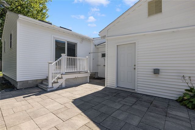 7 Namquid Drive, Middletown, RI 02842