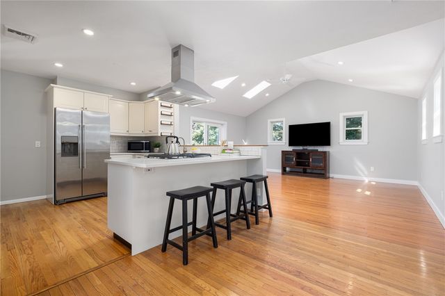 7 Namquid Drive, Middletown, RI 02842