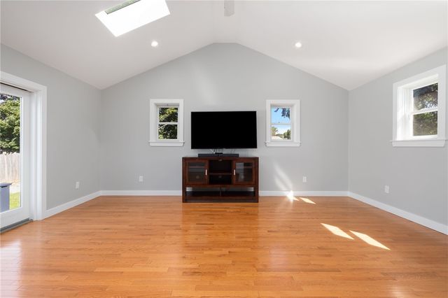 7 Namquid Drive, Middletown, RI 02842