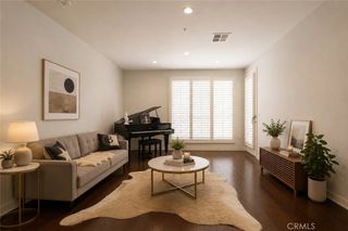 21301 Erwin Street 305, Woodland Hills, CA 91367