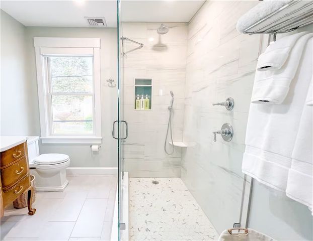 174 Renfrew Avenue 2, Middletown, RI 02842