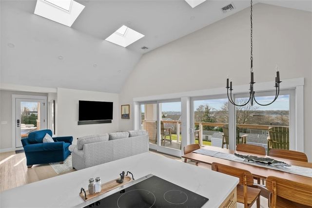 174 Renfrew Avenue 2, Middletown, RI 02842