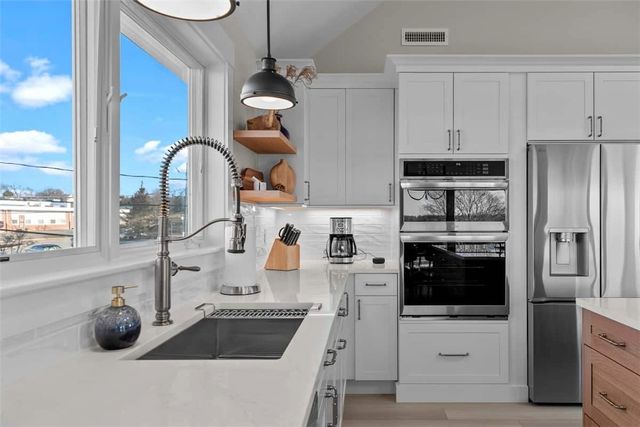 174 Renfrew Avenue 2, Middletown, RI 02842