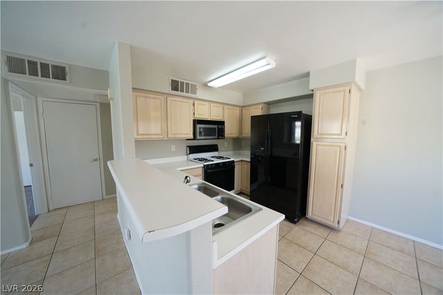 5710 East Tropicana Avenue 2066, Las Vegas, NV 89122