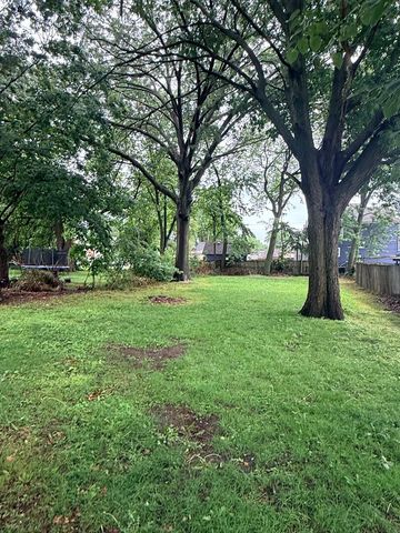 705 North Avenue Upper, Aurora, IL 60505