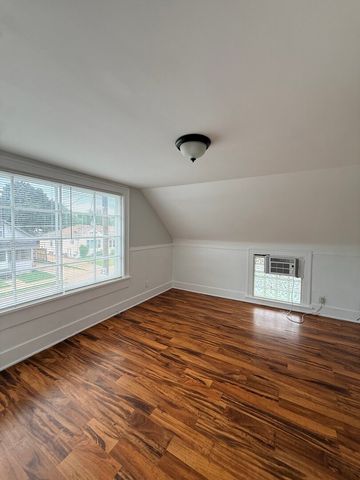 705 North Avenue Upper, Aurora, IL 60505