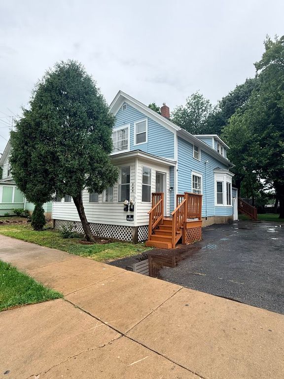 705 North Avenue Upper, Aurora, IL 60505