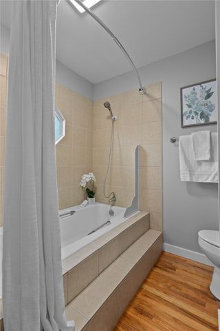 12305 14th Avenue NE, Seattle, WA 98125