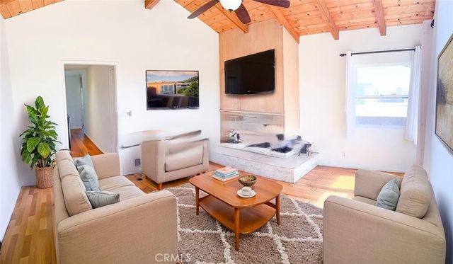 1221 14th STREET, Hermosa Beach, CA 90524