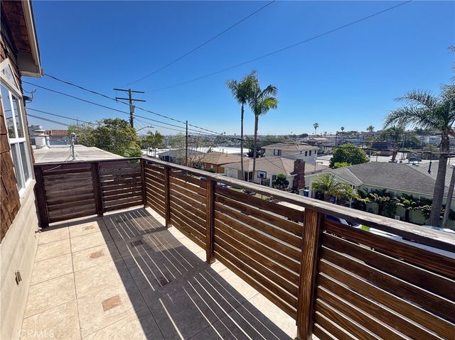 1221 14th STREET, Hermosa Beach, CA 90524