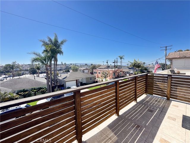 1221 14th STREET, Hermosa Beach, CA 90524