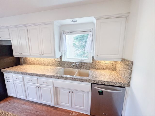 1221 14th STREET, Hermosa Beach, CA 90524