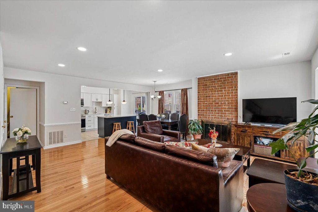 Image 18 of property listing at 11423 FRUITWOOD WAY #143, Germantown, MD 20876