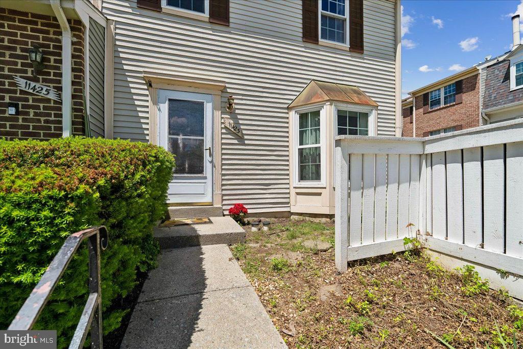 Image 5 of property listing at 11423 FRUITWOOD WAY #143, Germantown, MD 20876