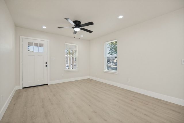 2711 Springdale Street, Dallas, TX 75210