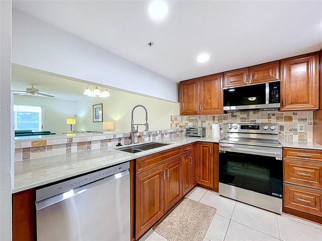 7201 29TH AVE DRIVE 102, Bradenton, FL 34209