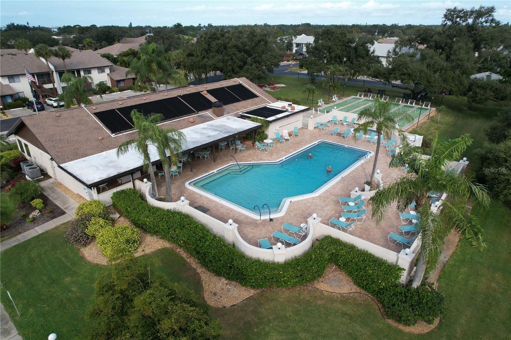 Image 15 of property listing at 7201 29TH AVE DRIVE 102, Bradenton, FL 34209