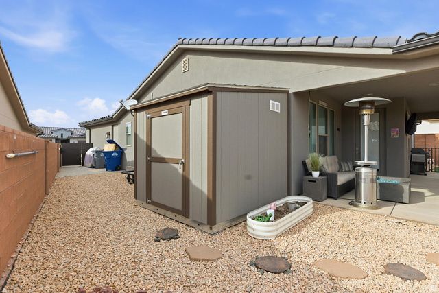 996 N CAMINO AGUA, Washington, UT 84780