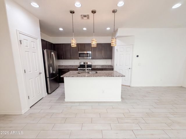 5728 W RAYMOND Street, Phoenix, AZ 85043