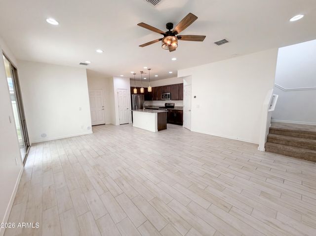 5728 W RAYMOND Street, Phoenix, AZ 85043