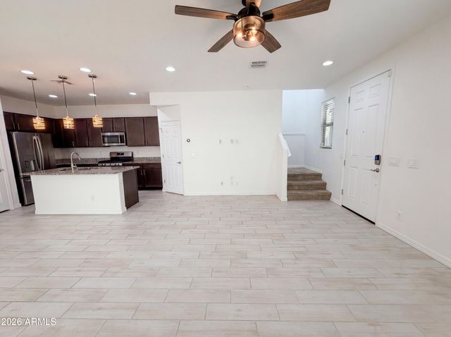 5728 W RAYMOND Street, Phoenix, AZ 85043